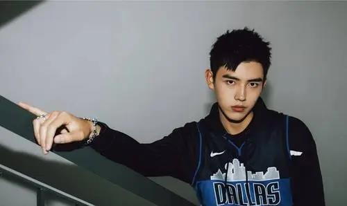 陈飞宇人品圈内爆料视频,圈内爆料视频引发热议 第1张 陈飞宇人品圈内爆料视频,圈内爆料视频引发热议 第1张